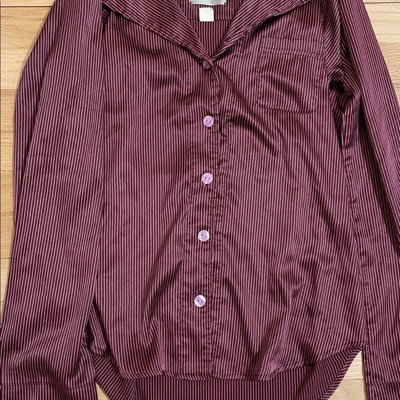 Victoria's Secret Burgundy and Pink Striped Satin Pajamas
Size medium - Picture 4 of 9